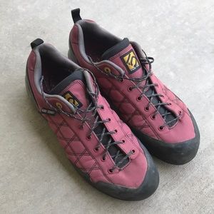 5.10 Guide Tennies - hiking/guide shoes